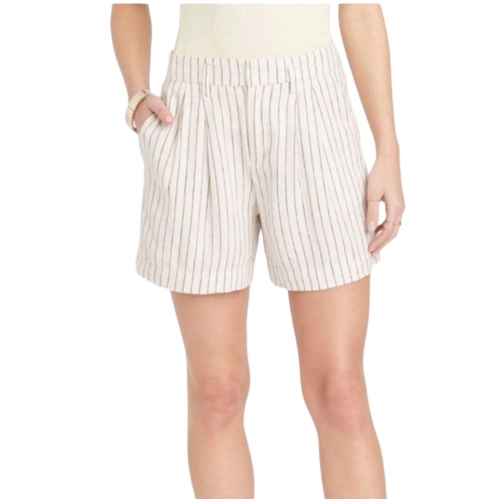 A New Day high rise pleated front shorts Size 4